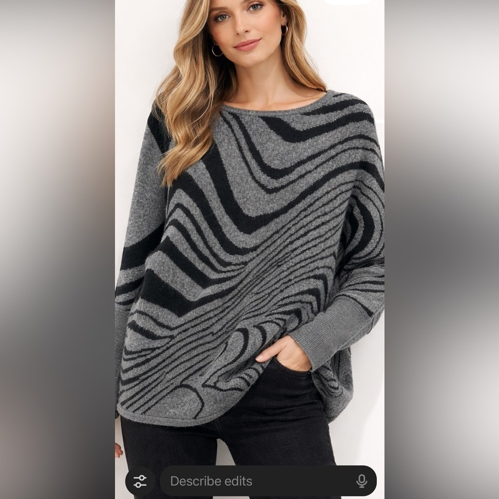 Claudia Nichole 100% Cashmere Abstract Wavy Print Long Sleeve  Size S